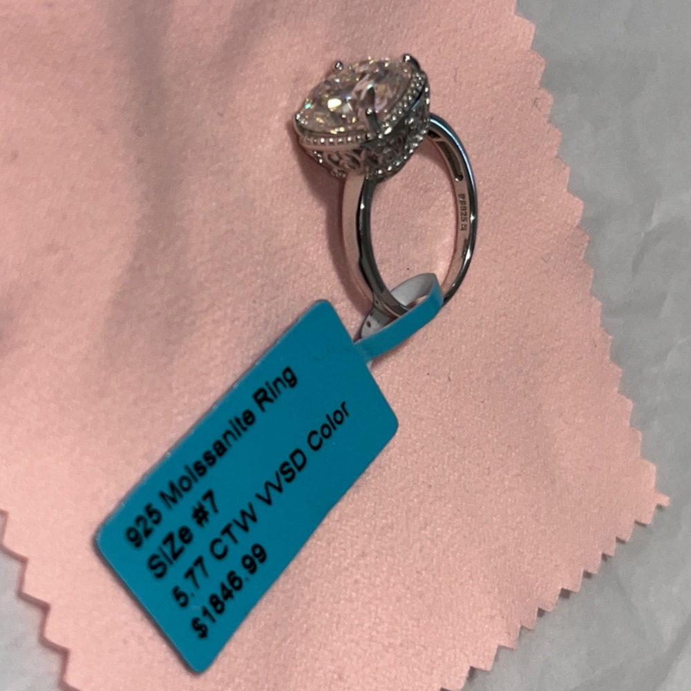 925 Moissanite Ring - Size 7 - Picture 6 of 13